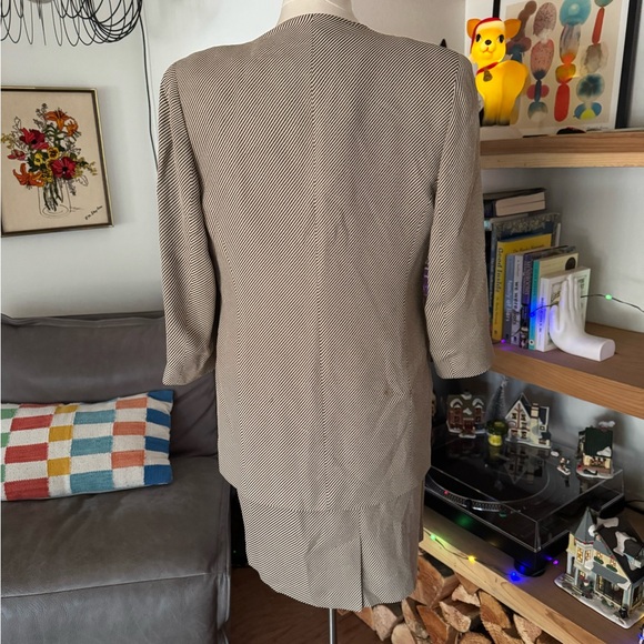 Emanuel Ungaro Women's Tan Jacket & Skirt Suit Set - Picture 5 of 10